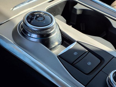 Used 2023 Ford Explorer XLT w/ Equipment Group 202A image 15