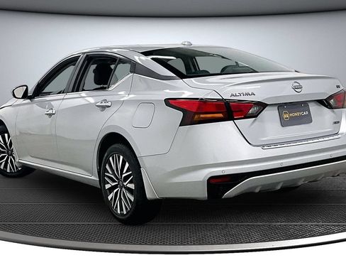 Used 2023 Nissan Altima 2.5 SV AWD/4WD image 4