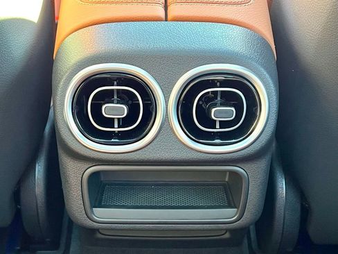 Certified 2025 Mercedes-Benz GLC 300 4MATIC image 37