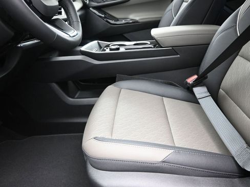 New 2026 Chevrolet Equinox LT w/ Convenience Package II AWD/4WD image 32