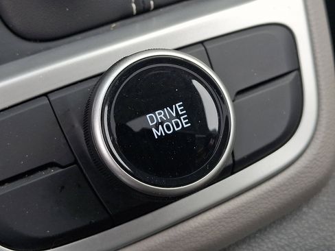 Certified 2025 Hyundai Venue SEL image 28