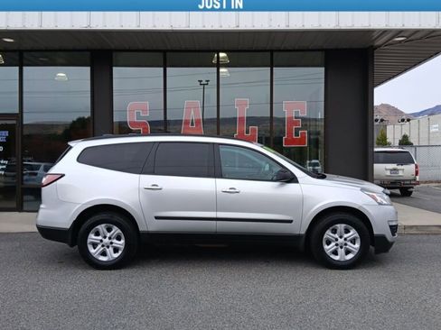 Used 2017 Chevrolet Traverse LS image 1