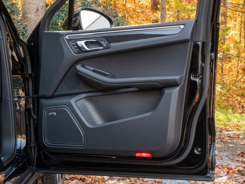 New 2026 Porsche Macan S image 28