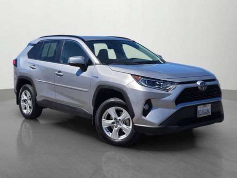 Used 2020 Toyota RAV4 XLE w/ XLE Grade Weather Package AWD/4WD image 8