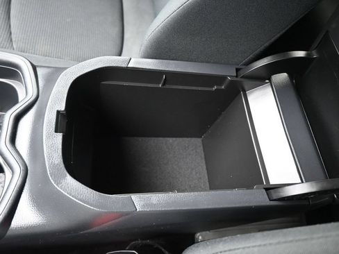 Used 2019 Toyota RAV4 LE FWD image 22