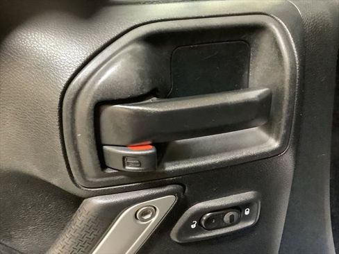 Certified 2018 Jeep Wrangler Sahara w/ Connectivity Group AWD/4WD image 17