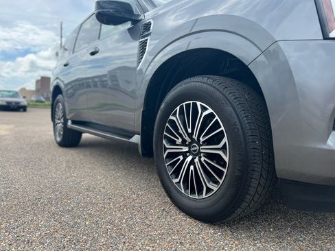 Used 2025 Nissan Armada SL RWD image 11