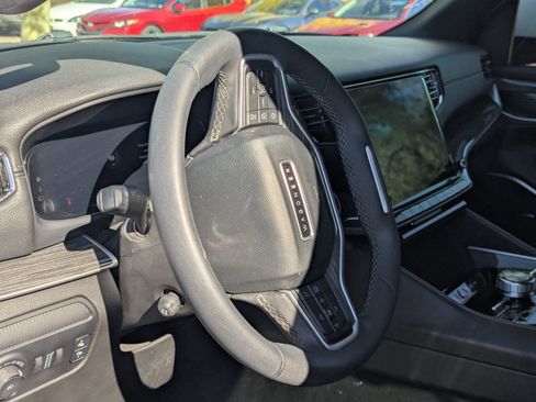 Used 2022 Jeep Wagoneer Series III w/ Flexible Seating Group image 7