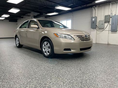 Used 2009 Toyota Camry LE FWD image 4