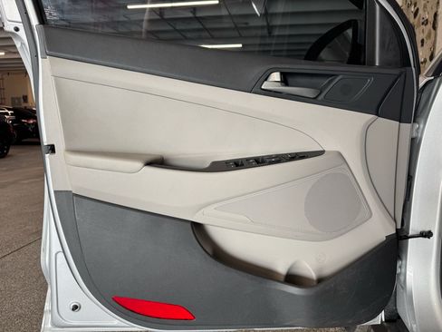 Used 2018 Hyundai Tucson Value FWD image 17