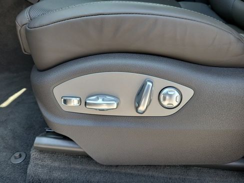 Certified 2026 Porsche Macan Turbo AWD/4WD image 24