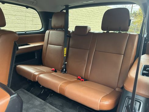 Used 2016 Toyota Sequoia Platinum image 19