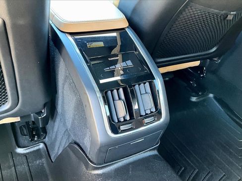 Used 2018 Volvo S90 T6 Inscription w/ Convenience Package image 33