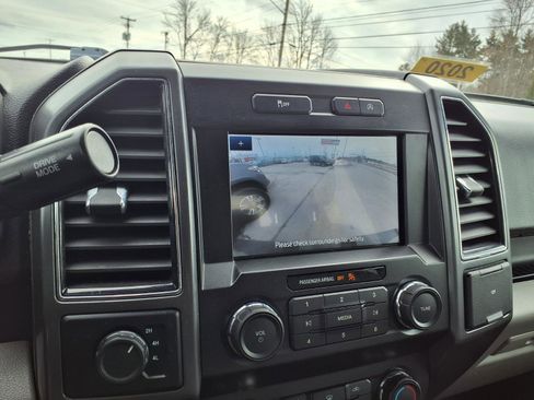 Used 2020 Ford F150 XLT image 9