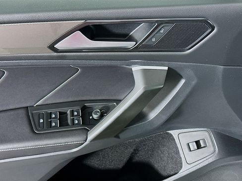 Used 2024 Volkswagen Tiguan SE image 15