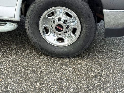 Used 2023 GMC Savana 2500 image 7