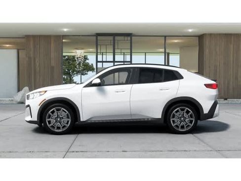 New 2026 BMW X2 xDrive28i w/ Technology Package AWD/4WD image 4