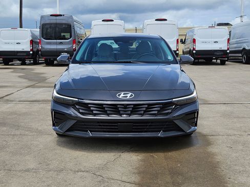 Used 2024 Hyundai Elantra Limited FWD image 11