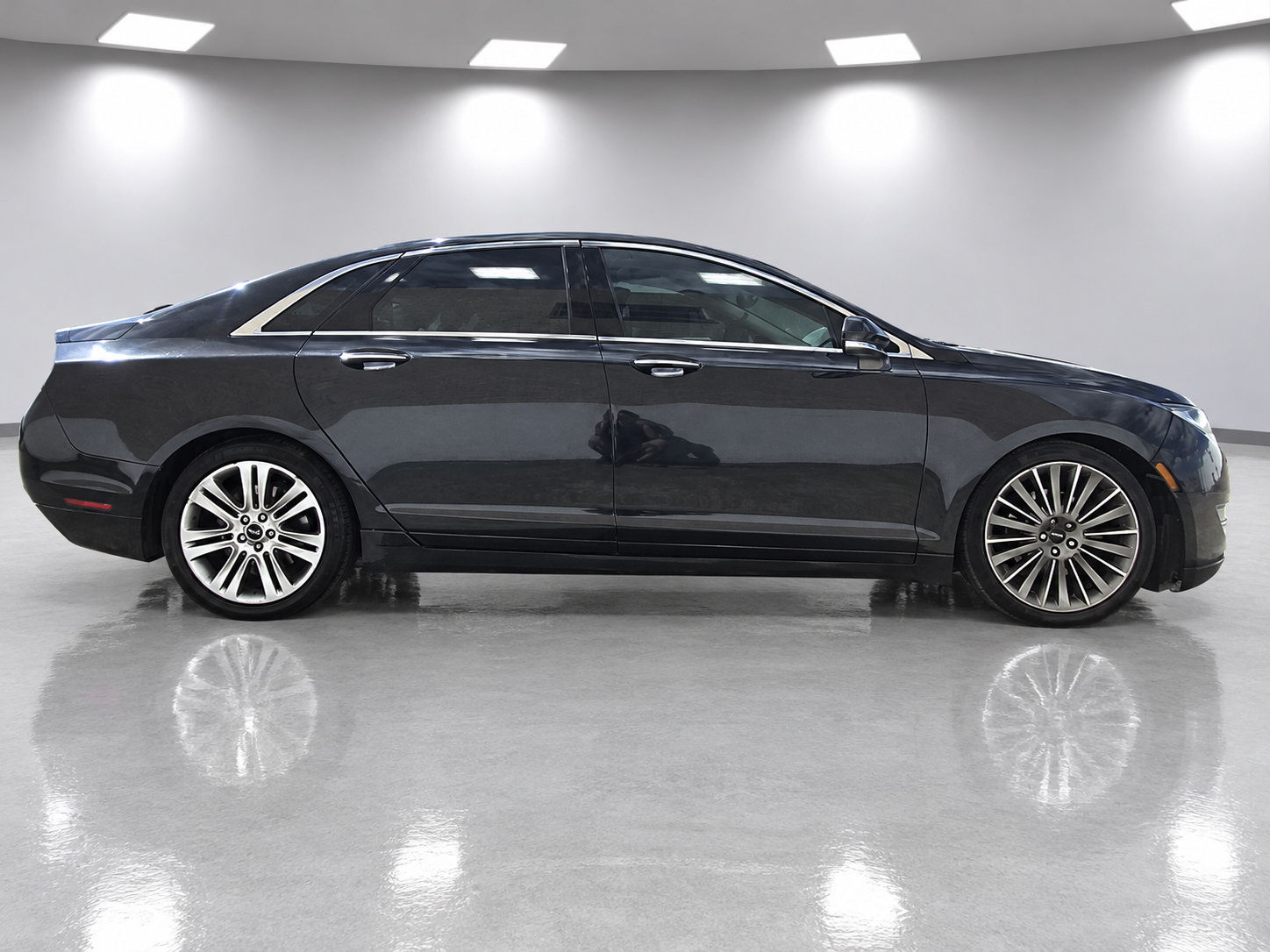 Used 2013 Lincoln MKZ FWD image 4