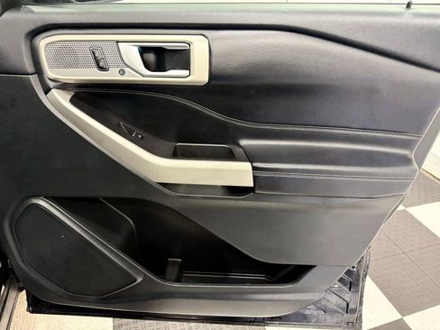 Used 2023 Ford Explorer Limited image 22