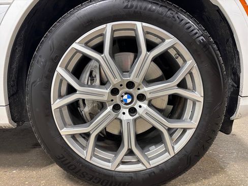 Used 2023 BMW X7 xDrive40i w/ Premium Package image 11