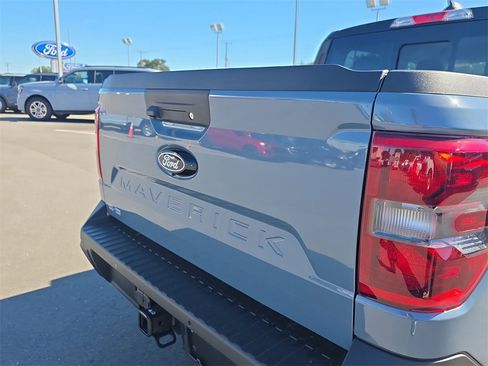 New 2025 Ford Maverick Lariat w/ Black Appearance Package image 6