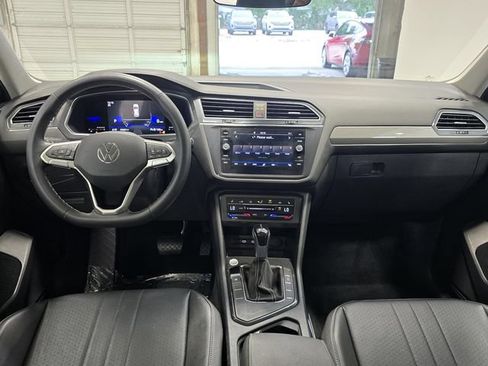 Used 2023 Volkswagen Tiguan SE FWD image 12