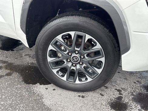 Used 2022 Toyota Tundra Limited image 9