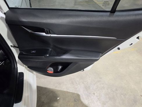Used 2020 Toyota Camry SE FWD image 29