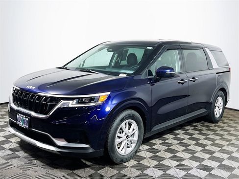 Used 2022 Kia Carnival LX image 4