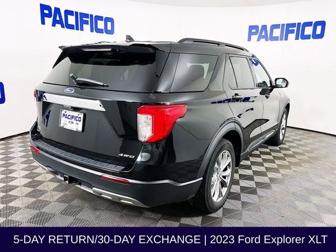 Used 2023 Ford Explorer XLT w/ Equipment Group 202A image 8