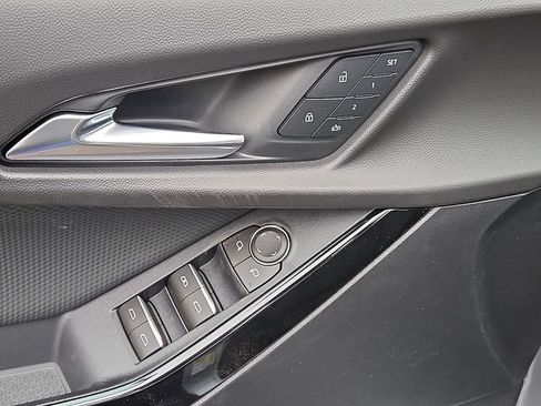 New 2026 Chevrolet Equinox RS w/ Convenience Package III FWD image 10