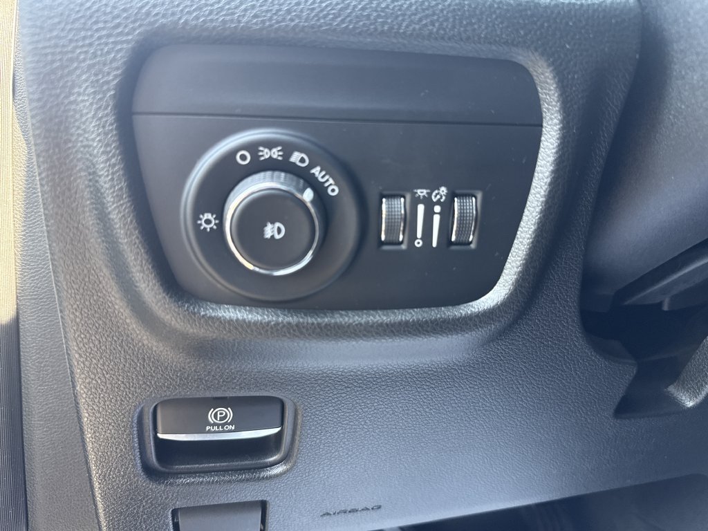 Used 2022 Jeep Grand Cherokee L Limited w/ MOPAR Finishing Package AWD/4WD image 19