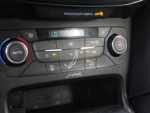 Used 2016 Ford Focus SE FWD image 22