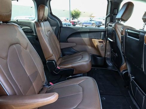 Used 2017 Chrysler Pacifica Limited w/ UConnect Theater Package image 19