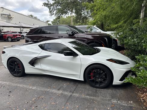 Used 2021 Chevrolet Corvette Stingray Coupe w/ Z51 Performance Package RWD image 4