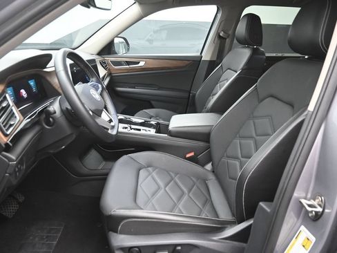 Used 2025 Volkswagen Atlas SE AWD/4WD image 18