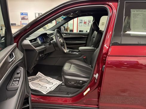 New 2025 Jeep Grand Cherokee Limited image 6