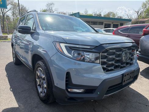 Used 2023 Honda Passport TrailSport image 3