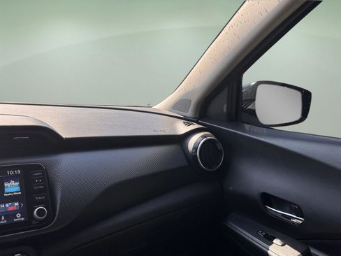 Used 2023 Nissan Kicks SV FWD image 15