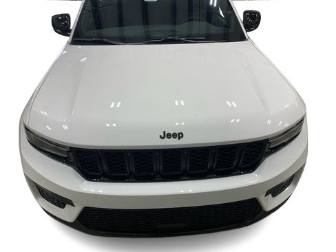 Used 2025 Jeep Grand Cherokee Altitude AWD/4WD image 22
