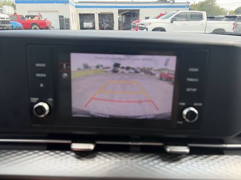 Used 2024 Kia Carnival LX FWD image 19