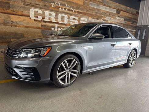 Used 2017 Volkswagen Passat 1.8T R-Line image 2