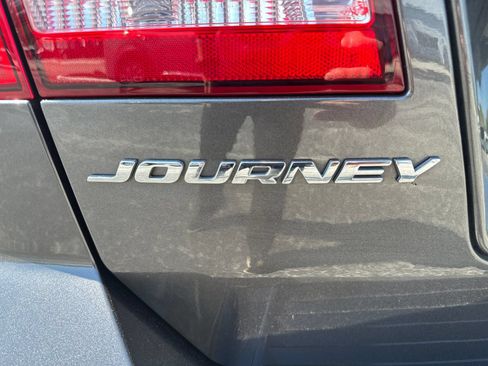 Used 2020 Dodge Journey SE FWD image 12