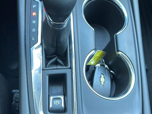 Used 2023 Chevrolet Equinox LT image 33