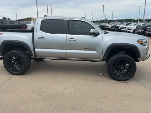 Used 2022 Toyota Tacoma TRD Off-Road AWD/4WD image 2