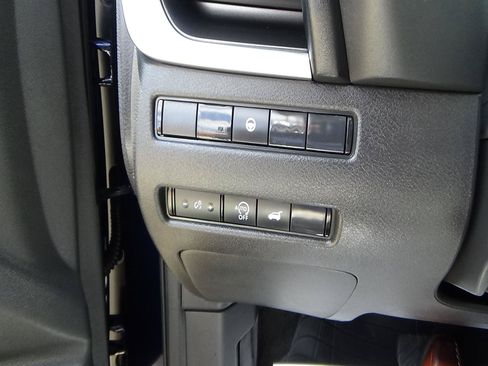 Used 2025 Nissan Rogue SV FWD image 19