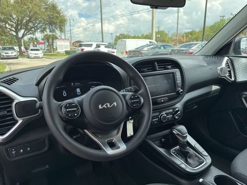 Used 2025 Kia Soul LX w/ LX Technology Package FWD image 22