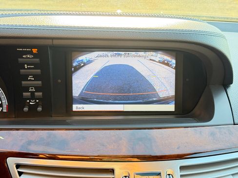 Used 2011 Mercedes-Benz S 550 4MATIC image 21