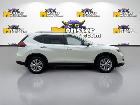 Used 2017 Nissan Rogue SV FWD image 4